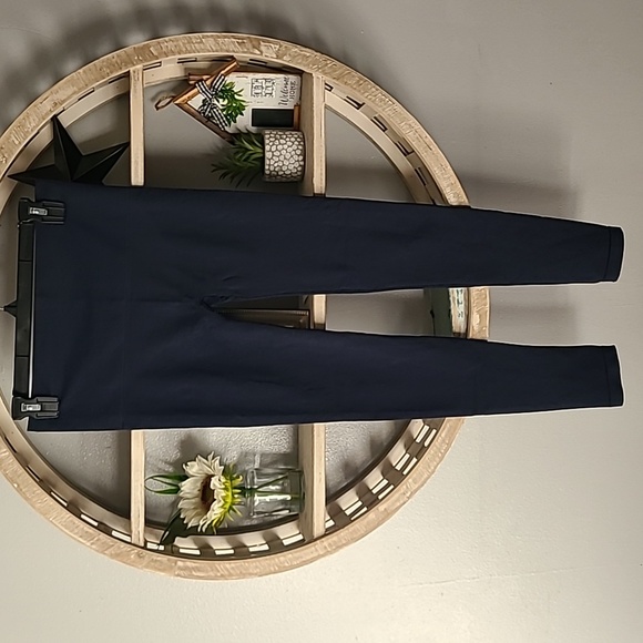 Spanx seamless leggings. Woman's size Medium. - Picture 2 of 6